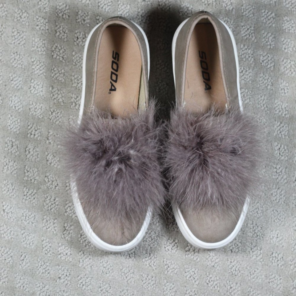 Soda Size 6 Brown Feather Pom Platform Y2K Sneakers - Picture 2 of 6